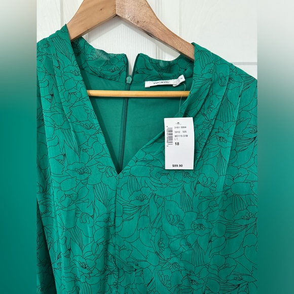 Green A-line Dress - Picture 2 of 3